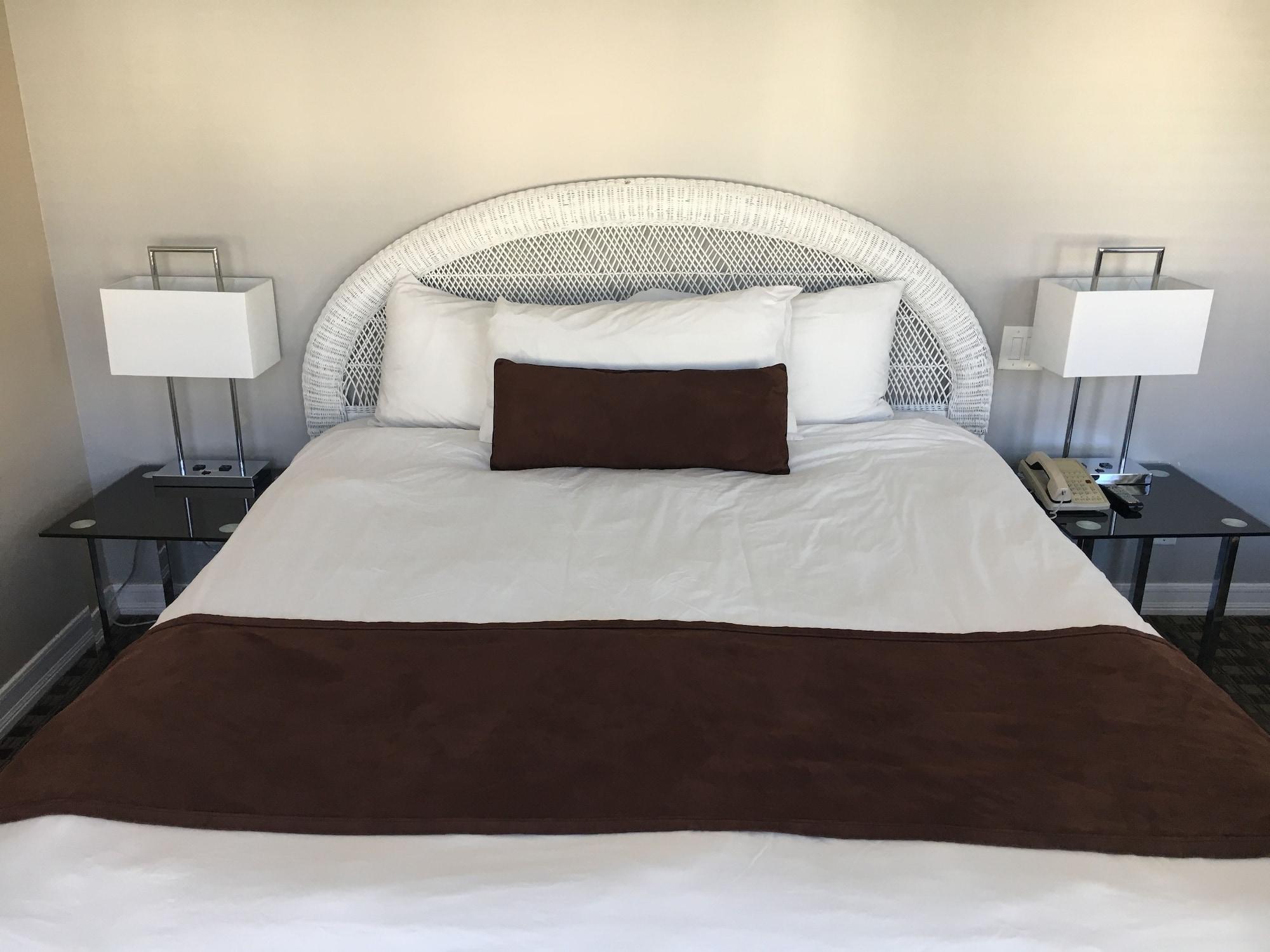 Glenmore Plaza Hotel Avalon Esterno foto