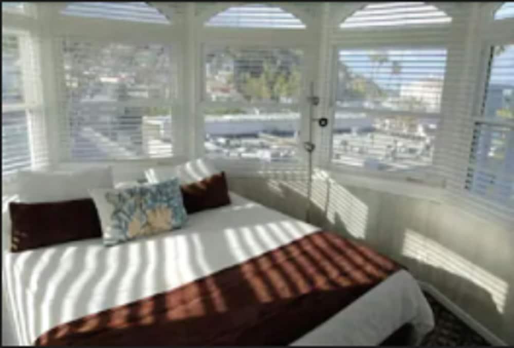 Glenmore Plaza Hotel Avalon Esterno foto