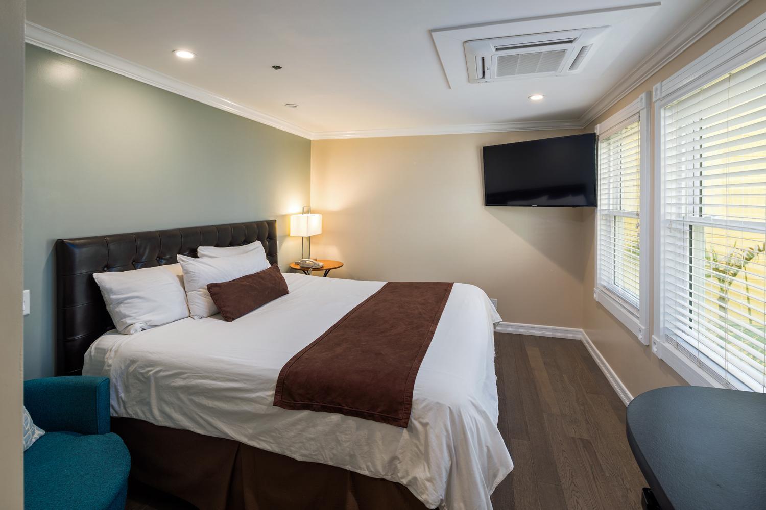 Glenmore Plaza Hotel Avalon Esterno foto