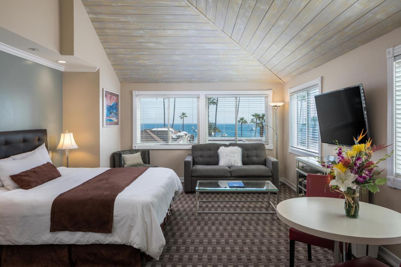 Glenmore Plaza Hotel Avalon Esterno foto
